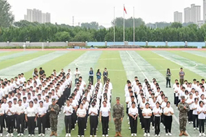 益田翰德學(xué)校高一新生軍訓(xùn)匯演暨表彰大會(huì)：青春磨礪，榮耀綻放